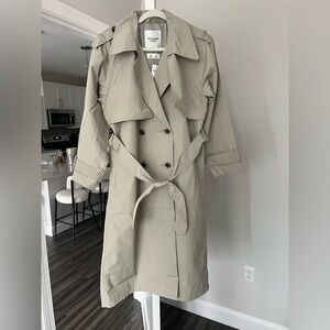 NWT Abercrombie trench coat size medium! Taupe/tan color 🧥